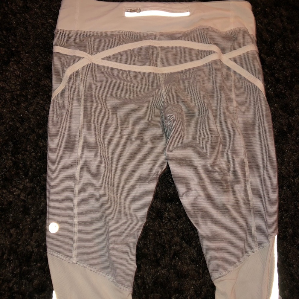 Lululemon crops size 4